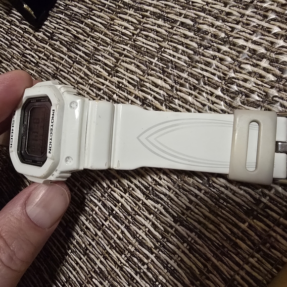 G-Shock White GLX-5600-7. Moon Phase & Tide Graph. - Picture 6 of 10